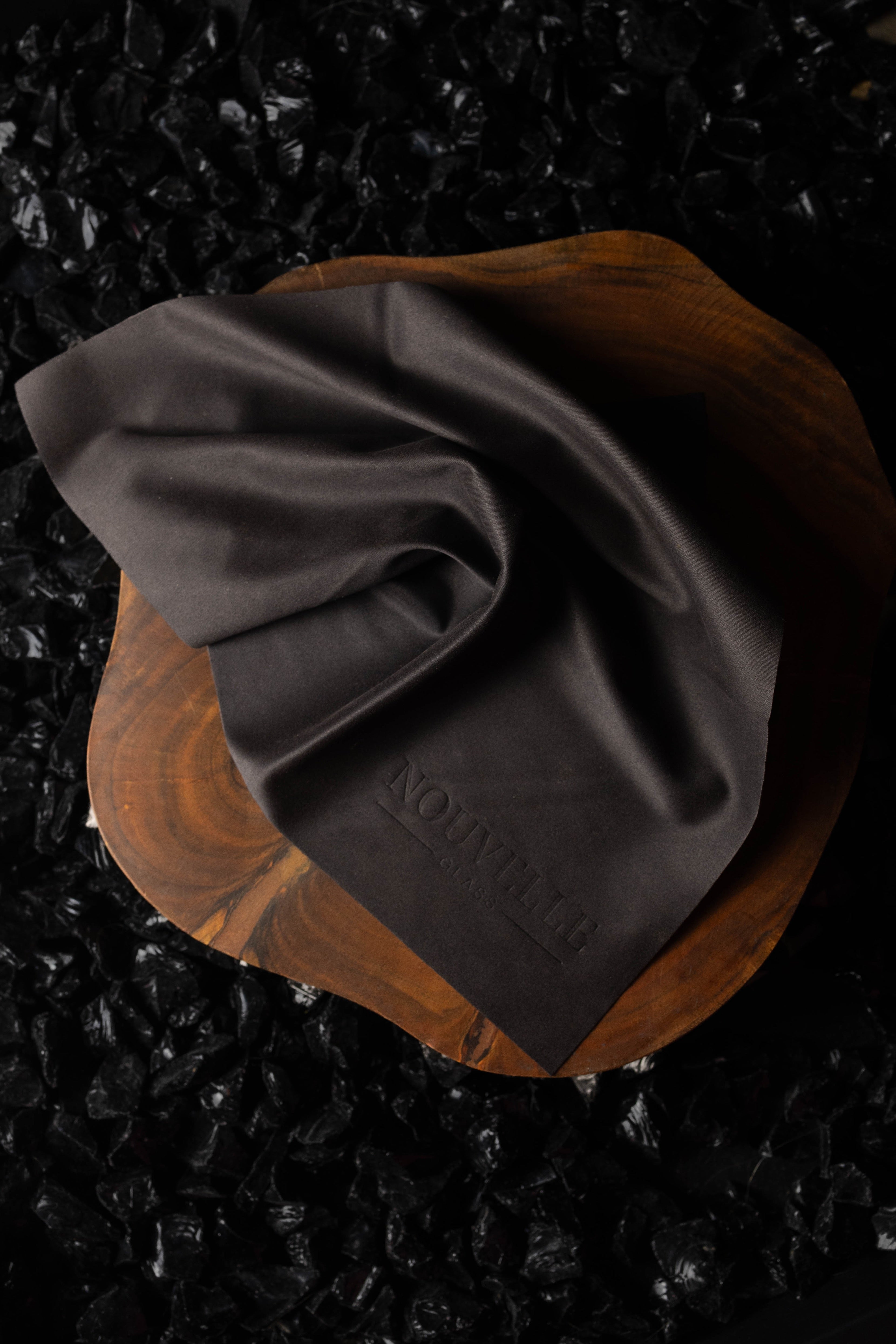 Glassware polishing cloth for wine and whisky glasses