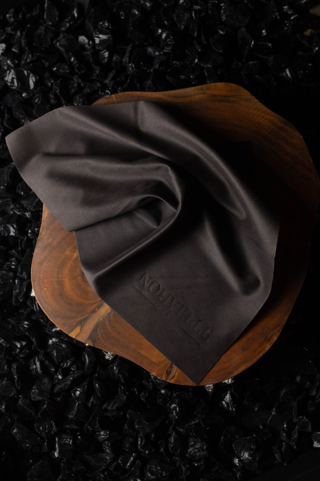 Glassware polishing cloth for engraved whisky glasses