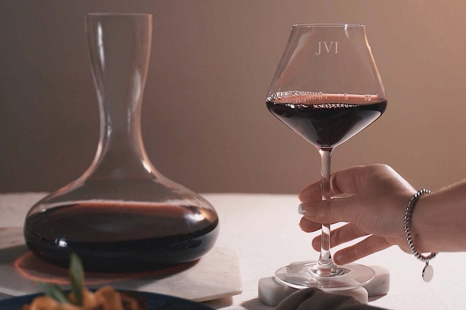 A Guide to Decanting Wine – Nouvelle Glass