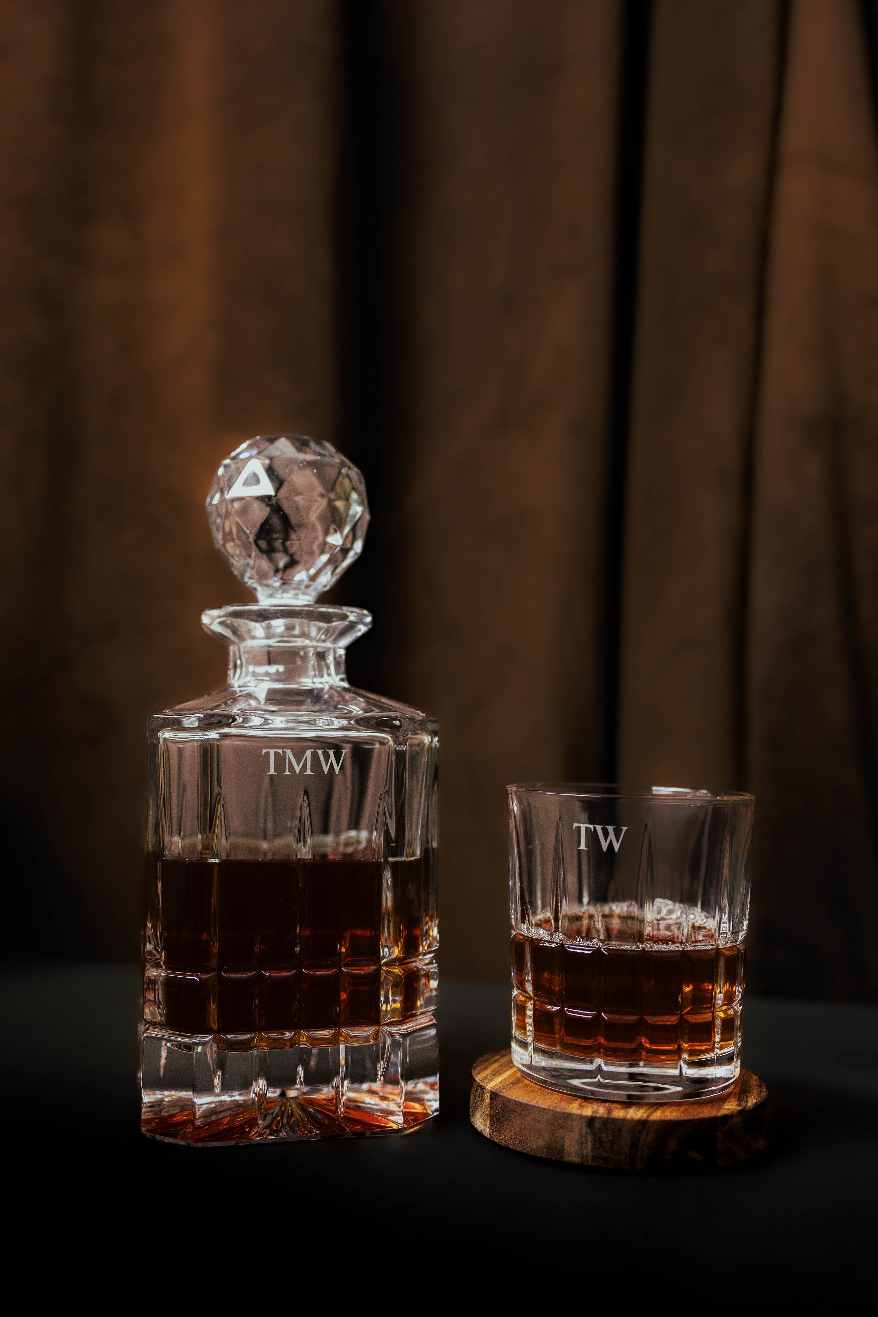 A Lasting Legacy: The Perfect Personalised Whisky Decanter Set for Special Occasions